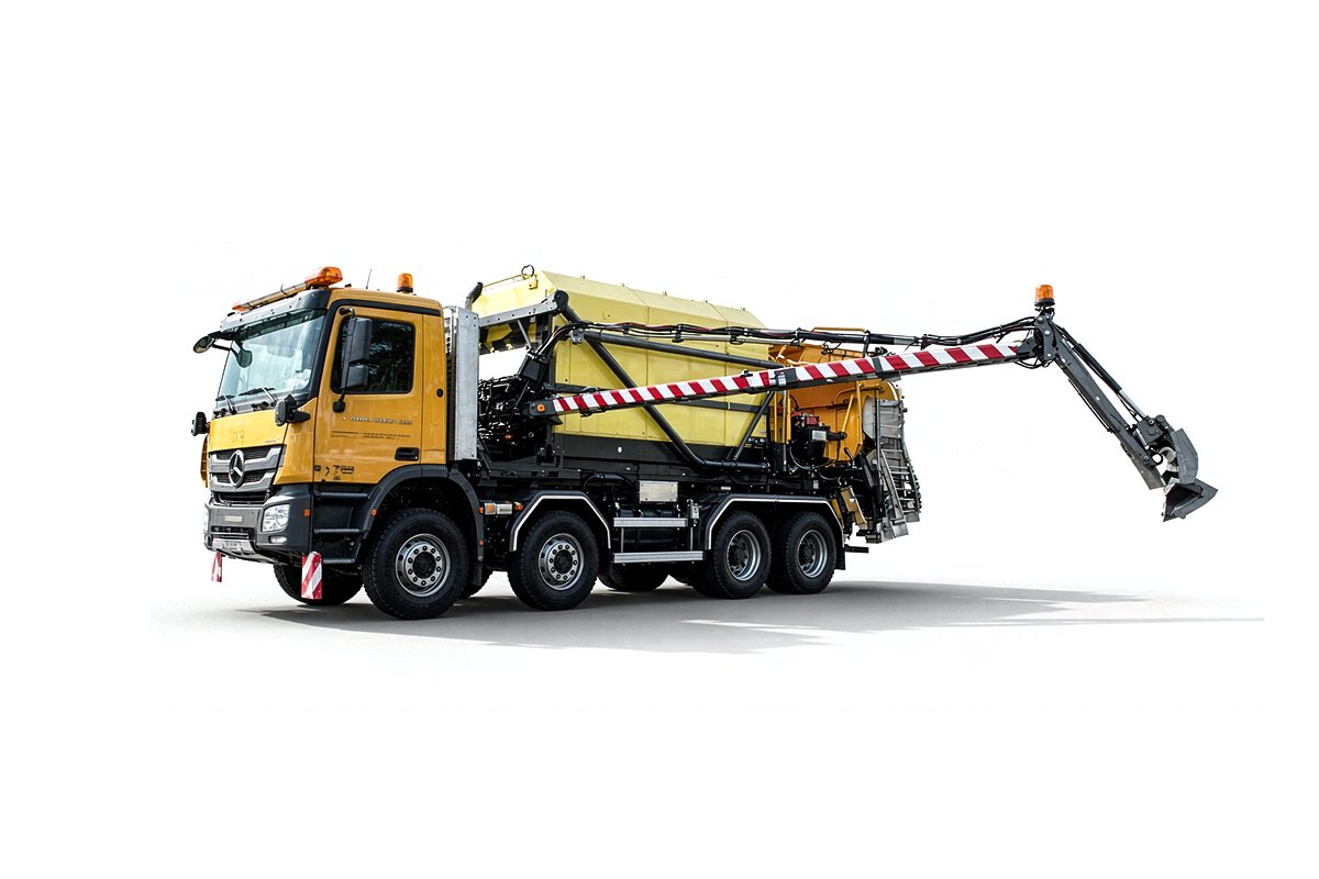 Airport De-icing Liquid Distributor — 16,000 L (Wing Boom Type)