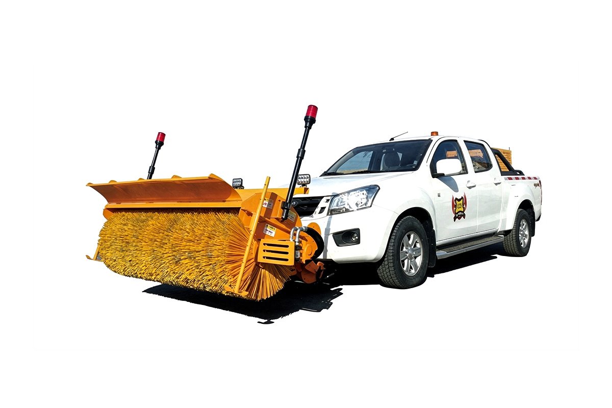 Pickup Snowplow — Isuzu 4WD (155 kW, Gasoline, White)